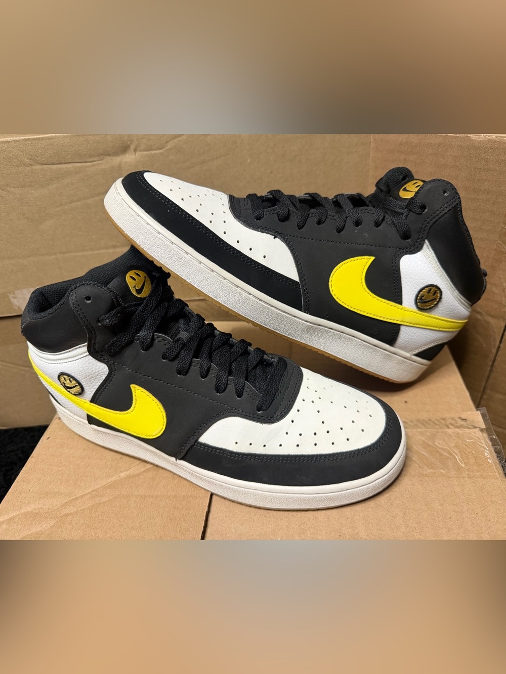 Nike Court Vision Mid Go the extra smile, Men’s size 10.